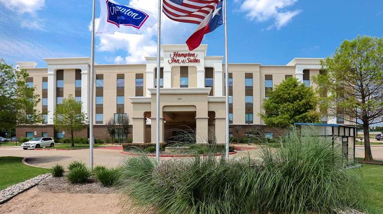 Hampton Inn & Suites Dallas Exterior