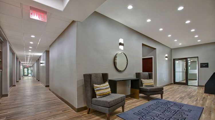 Hampton Inn & Suites Dallas Lobby