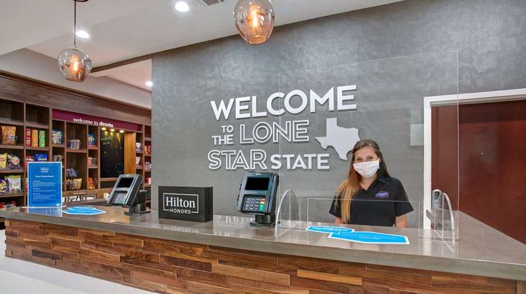 Hampton Inn & Suites Dallas Lobby