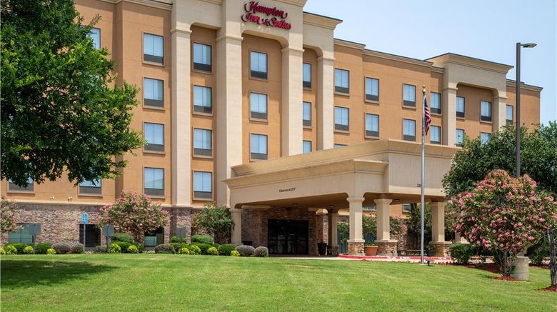 Hampton Inn  and  Suites Arlington North Exterior. Images powered by <a href="https://iceportal.shijigroup.com" target="_blank" rel="noopener">Ice Portal</a>.