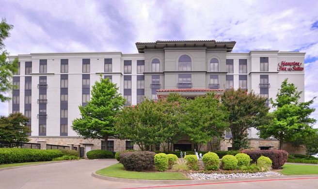 Hampton Inn & Suites Legacy Park Exterior