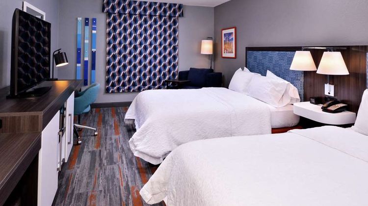 Hampton Inn & Suites Legacy Park Room