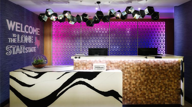 Hampton Inn & Suites DFW Lobby