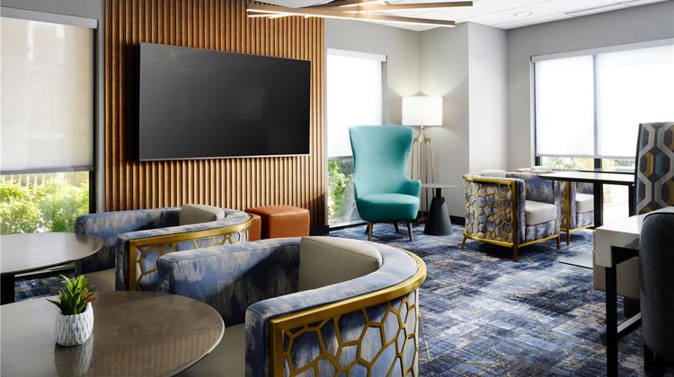 Hampton Inn & Suites DFW Lobby