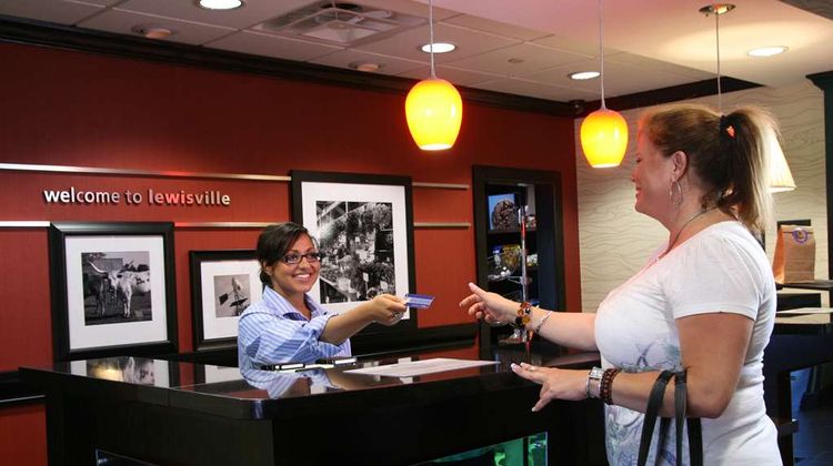 Hampton Inn & Suites Dallas/Lewisville Lobby