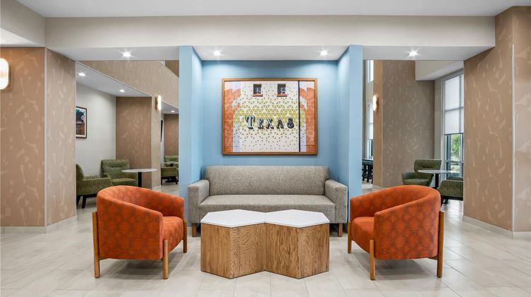 Hampton Inn & Suites Waxahachie Lobby