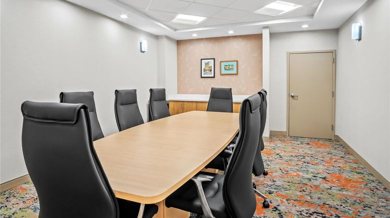 <b>Hampton Inn & Suites Waxahachie Meeting</b>. Images powered by <a href="https://iceportal.shijigroup.com/" title="IcePortal" target="_blank">IcePortal</a>.