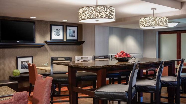 Hampton Inn Dubuque Lobby