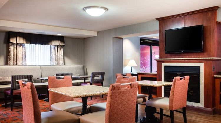 Hampton Inn Dubuque Lobby