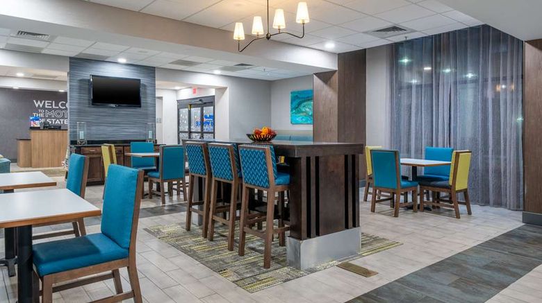 <b>Hampton Inn Dahlgren, VA Lobby</b>. Images powered by <a href="https://iceportal.shijigroup.com/" title="IcePortal" target="_blank">IcePortal</a>.