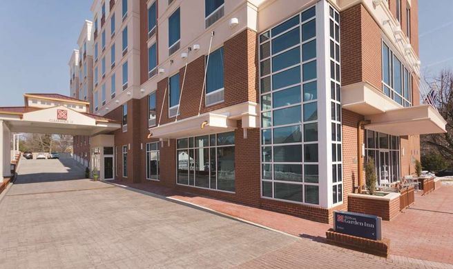 Hilton Garden Inn Falls Church Exterior