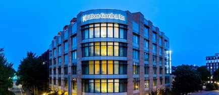 Hilton Garden Inn Alexandria Old Town Exterior