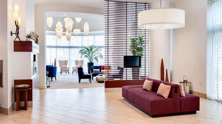 Hilton Garden Inn Alexandria Old Town Lobby