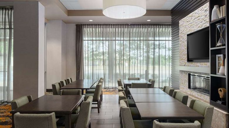<b>Homewood Suites by Hilton Springfield Lobby</b>. Images powered by <a href="https://iceportal.shijigroup.com/" title="IcePortal" target="_blank">IcePortal</a>.