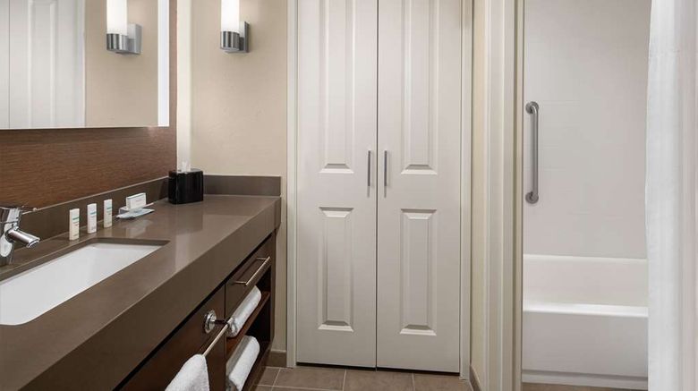 <b>Homewood Suites by Hilton Springfield Room</b>. Images powered by <a href="https://iceportal.shijigroup.com/" title="IcePortal" target="_blank">IcePortal</a>.
