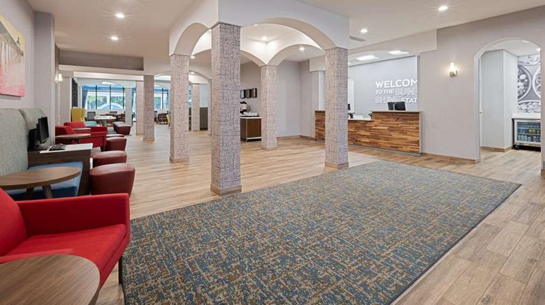 <b>Hampton Inn Boca Raton Deerfield Beach Lobby</b>. Images powered by <a href="https://iceportal.shijigroup.com/" title="IcePortal" target="_blank">IcePortal</a>.
