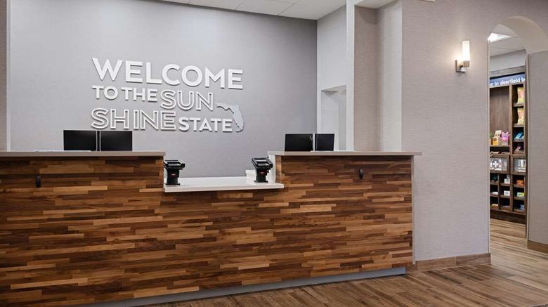 <b>Hampton Inn Boca Raton Deerfield Beach Lobby</b>. Images powered by <a href="https://iceportal.shijigroup.com/" title="IcePortal" target="_blank">IcePortal</a>.