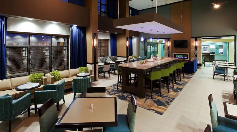 <b>Hampton Inn & Suites Denver/Airport-Gate Lobby</b>. Images powered by <a href="https://iceportal.shijigroup.com/" title="IcePortal" target="_blank">IcePortal</a>.