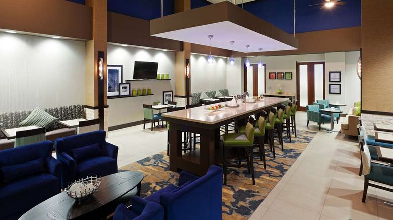 <b>Hampton Inn & Suites Denver/Airport-Gate Lobby</b>. Images powered by <a href="https://iceportal.shijigroup.com/" title="IcePortal" target="_blank">IcePortal</a>.