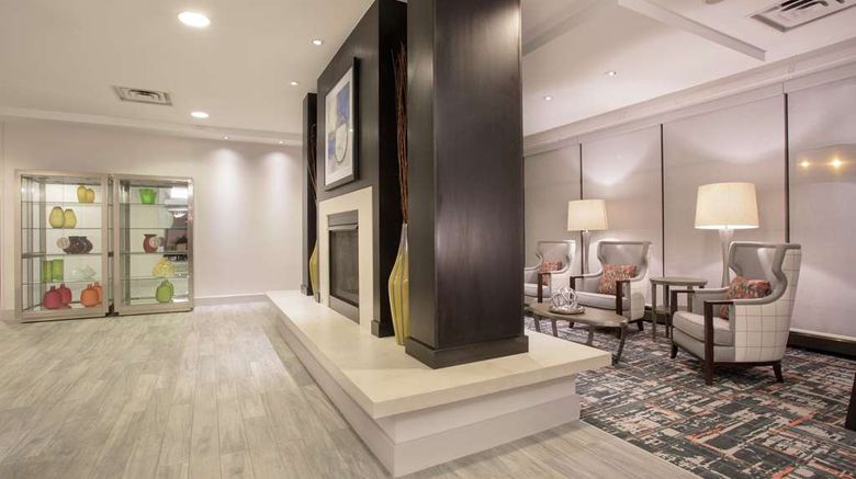 <b>Hampton Inn & Suites Denver-Downtown Lobby</b>. Images powered by <a href="https://iceportal.shijigroup.com/" title="IcePortal" target="_blank">IcePortal</a>.