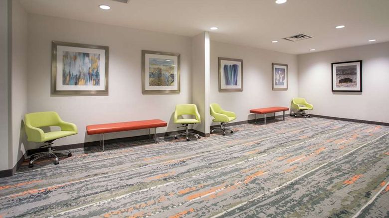 <b>Hampton Inn & Suites Denver-Downtown Meeting</b>. Images powered by <a href="https://iceportal.shijigroup.com/" title="IcePortal" target="_blank">IcePortal</a>.