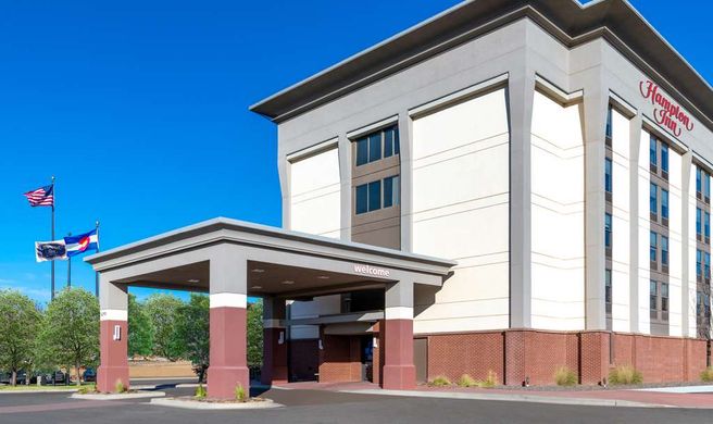 Hampton Inn Denver-International Airport Exterior