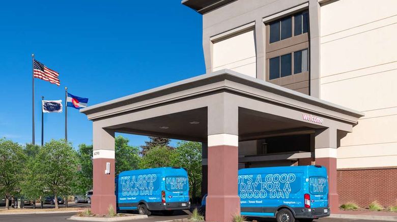<b>Hampton Inn Denver-International Airport Exterior</b>. Images powered by <a href="https://iceportal.shijigroup.com/" title="IcePortal" target="_blank">IcePortal</a>.