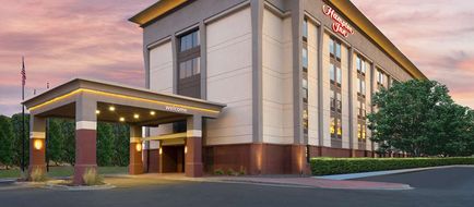 Hampton Inn Denver-International Airport Exterior