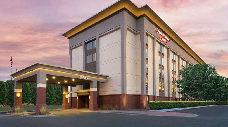 <b>Hampton Inn Denver-International Airport Exterior</b>. Images powered by <a href="https://iceportal.shijigroup.com/" title="IcePortal" target="_blank">IcePortal</a>.
