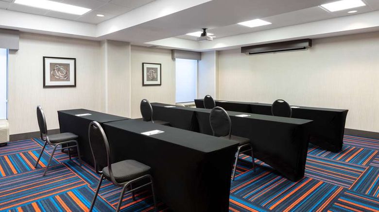 <b>Hampton Inn Denver-International Airport Meeting</b>. Images powered by <a href="https://iceportal.shijigroup.com/" title="IcePortal" target="_blank">IcePortal</a>.