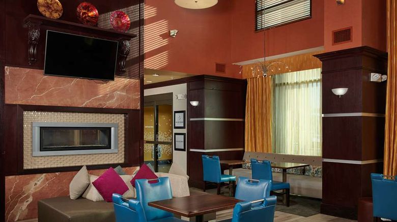 <b>Hampton Inn & Suites Highlands Ranch Lobby</b>. Images powered by <a href="https://iceportal.shijigroup.com/" title="IcePortal" target="_blank">IcePortal</a>.