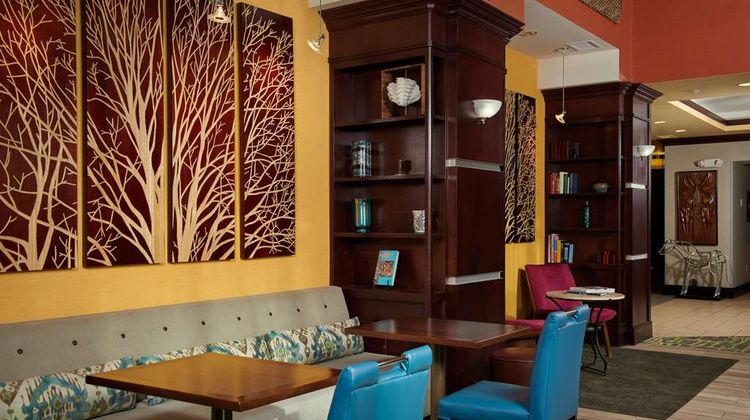 Hampton Inn & Suites Highlands Ranch Lobby