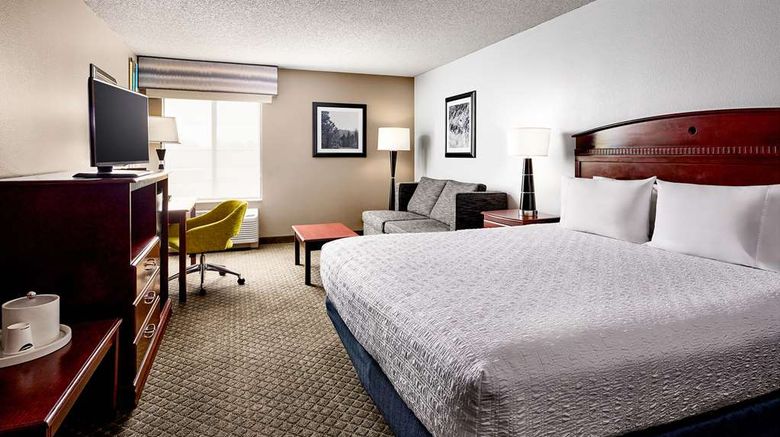 <b>Hampton Inn Longmont Room</b>. Images powered by <a href="https://iceportal.shijigroup.com/" title="IcePortal" target="_blank">IcePortal</a>.