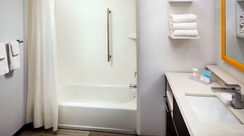 <b>Hampton Inn & Suites Parker Colorado Room</b>. Images powered by <a href="https://iceportal.shijigroup.com/" title="IcePortal" target="_blank">IcePortal</a>.