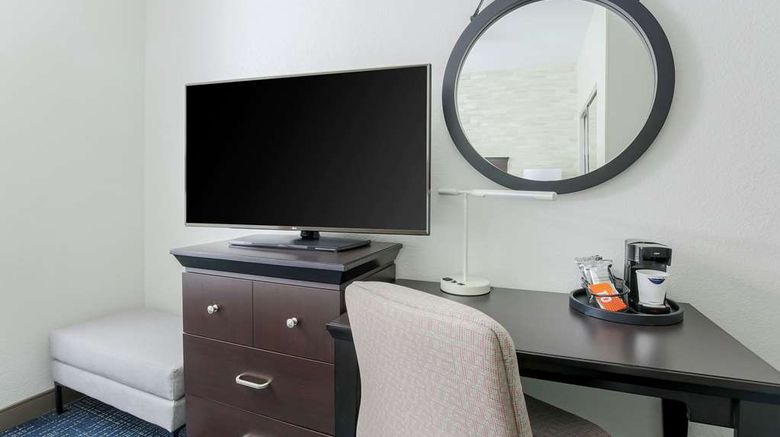 <b>Hampton Inn & Suites Denver Tech Center Room</b>. Images powered by <a href="https://iceportal.shijigroup.com/" title="IcePortal" target="_blank">IcePortal</a>.