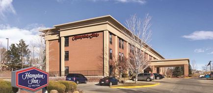 Hampton Inn Denver Exterior