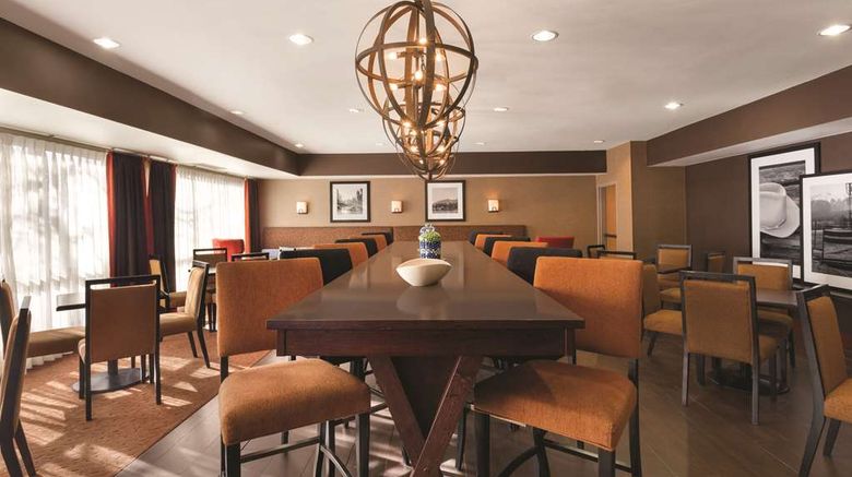 <b>Hampton Inn Denver Lobby</b>. Images powered by <a href="https://iceportal.shijigroup.com/" title="IcePortal" target="_blank">IcePortal</a>.