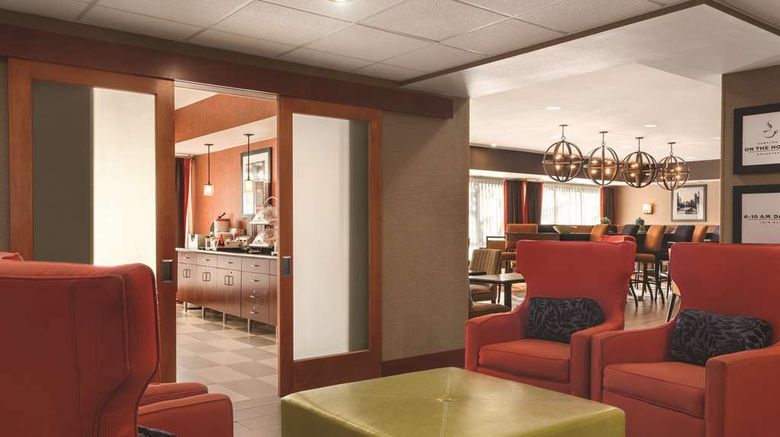 <b>Hampton Inn Denver Restaurant</b>. Images powered by <a href="https://iceportal.shijigroup.com/" title="IcePortal" target="_blank">IcePortal</a>.
