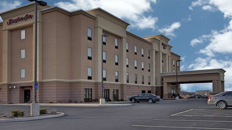 Hampton Inn Defiance Exterior
