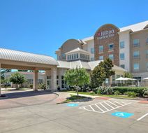 Hilton Garden Inn Dallas/Arlington Exterior