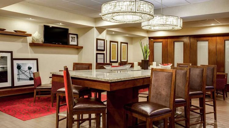 Hampton Inn - Ozark Lobby