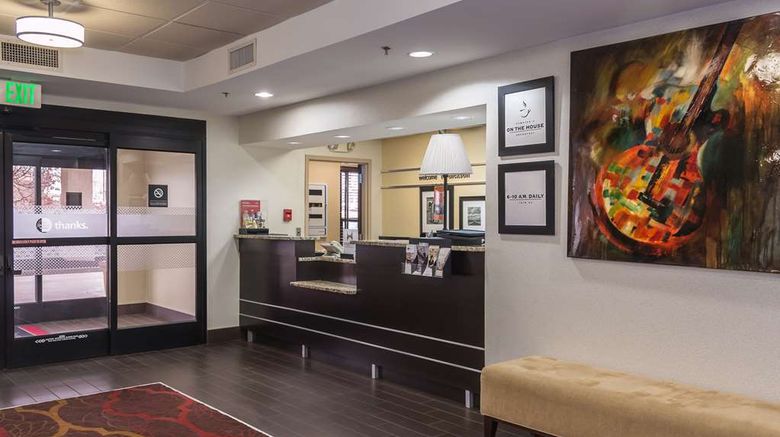 <b>Hampton Inn Dickson Lobby</b>. Images powered by <a href="https://iceportal.shijigroup.com/" title="IcePortal" target="_blank">IcePortal</a>.