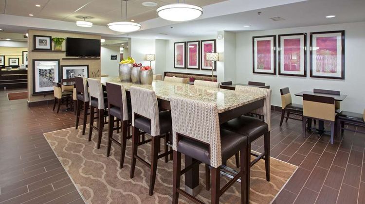Hampton Inn Dickson Lobby