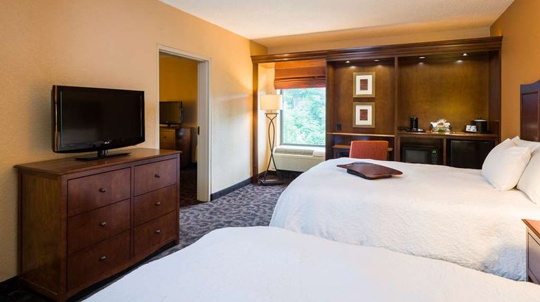 <b>Hampton Inn Danville Room</b>. Images powered by <a href="https://iceportal.shijigroup.com/" title="IcePortal" target="_blank">IcePortal</a>.