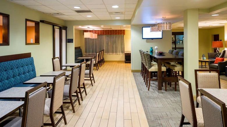 <b>Hampton Inn Danville Lobby</b>. Images powered by <a href="https://iceportal.shijigroup.com/" title="IcePortal" target="_blank">IcePortal</a>.