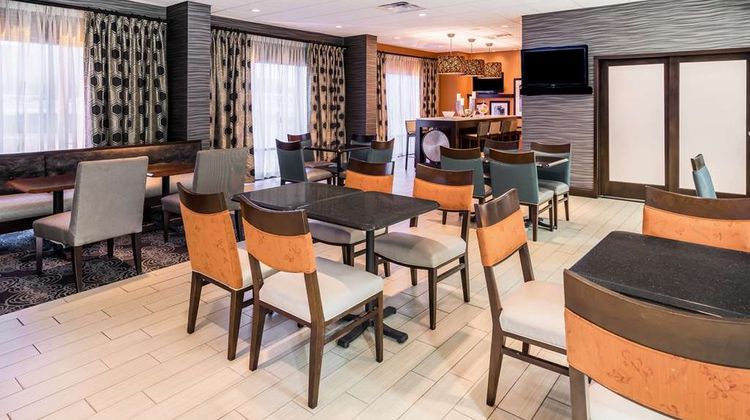 Hampton Inn Dover Lobby