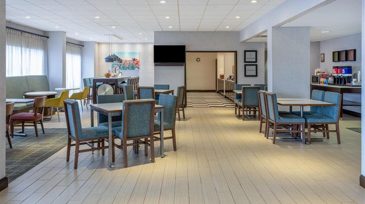 Hampton Inn Dover Lobby