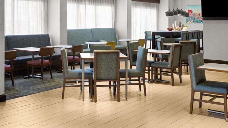 Hampton Inn Dover Lobby