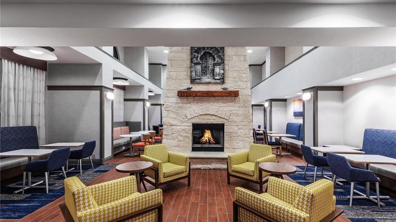 <b>Hampton Inn & Suites Del Rio Lobby</b>. Images powered by <a href="https://iceportal.shijigroup.com/" title="IcePortal" target="_blank">IcePortal</a>.