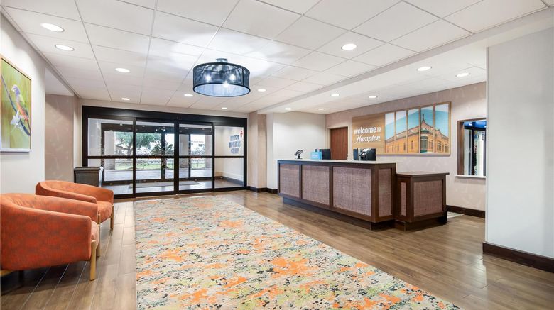 <b>Hampton Inn Uvalde Lobby</b>. Images powered by <a href="https://iceportal.shijigroup.com/" title="IcePortal" target="_blank">IcePortal</a>.